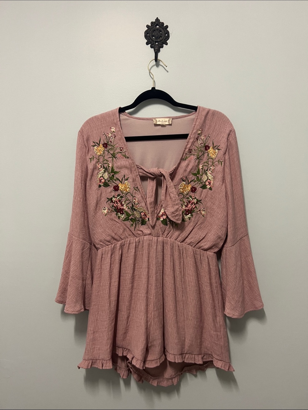 Altar'd State Mauve Pink Floral Embroidered Tie-Front Romper Medium